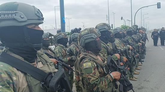 Militares formados antes de un operativo en El Oro, el 14 de enero de 2024.