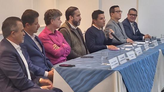 Representantes de sectores productivos anuncian medidas para enfrentar crisis económica de Quito.