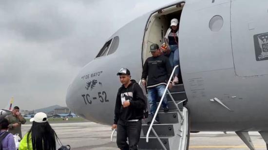 Momentos en que los familiares del líder de Los Choneros, alias 'Fito', llegan a Guayaquil, el 19 de enero de 2024.