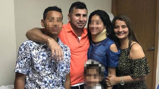 Adolfo Macías, alias 'Fito', junto a su esposa Mariela Peñarrieta, y sus hijos.