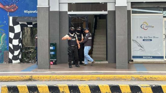 Policías en el lugar del atentado al abogado de Daniel Salcedo, el 19 de enero de 2024.