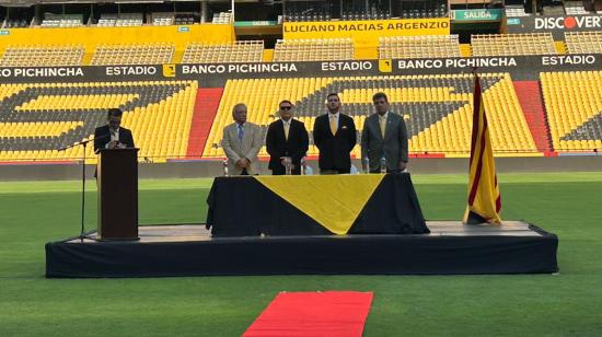 El nuevo presidente de Barcelona SC, Antonio Álvarez, durante la ceremonia de posesión, en el estadio Banco Pichincha, el 13 de diciembre de 2023.