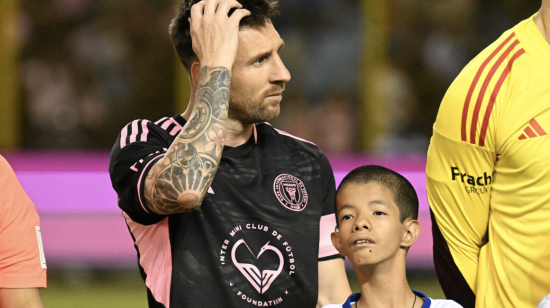 Lionel Messi junto al joven Levi Sandoval, en El Salvador, el 19 de enero de 2024.