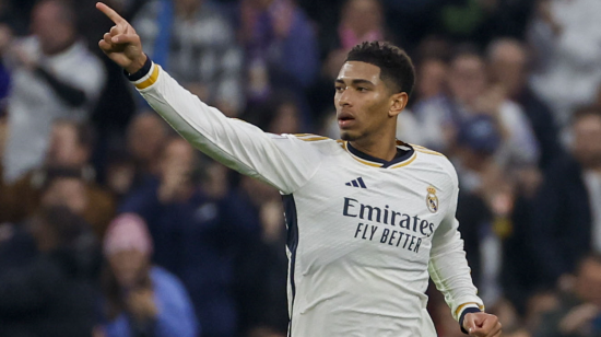 Jude Bellingham festeja un gol con el Real Madrid, en el estadio Santiago Bernabéu, el 21 de enero de 2024.