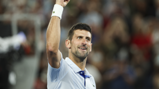 Novak Djokovic festeja un triunfo en el Abierto Australia, el 21 de enero de 2024.