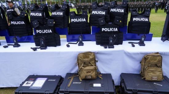 Chalecos antibalas, radios y otros equipos de la Policía Nacional, entregados por el Gobierno, el 22 de enero de 2024.