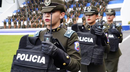 Policías reciben nuevos chalecos antibalas, el 22 de enero de 2024.