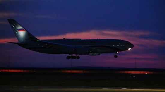 Imagen de archivo de un avión ruso Ilyushin Il-96, similar al que se ha estrellado este miércoles en las región fronteriza de Bélgorod. 