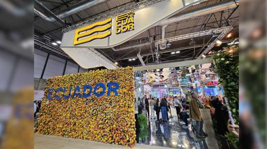 Espacio de Ecuador en la feria Fitur, con la nueva marca país, en España, el 24 de enero de 2024. 