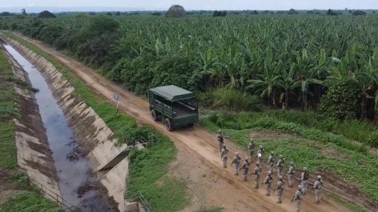 Militares peruanos se desplezaron hasta el sector de Aguas Verdes, frontera con Ecuador, el 18 de enero de 2024.