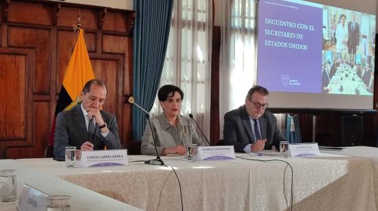 La canciller ecuatoriana, Gabriela Sommerfeld, durante un conversatorio con medios en Quito, el 24 de enero de 2024.