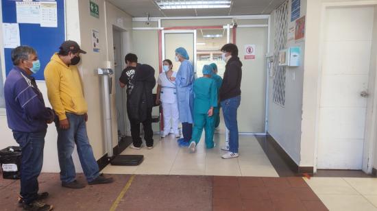 Pacientes en el centro de salud de Turubamba, en el sur de Quito, el 25 de enero de 2024.