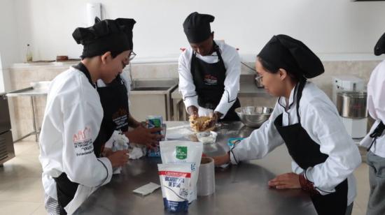 Estudiantes de la carrera de Gastronomía del Instituto Yavirac, el 24 de enero de 2024.