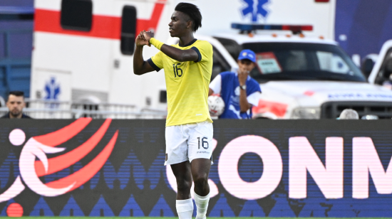 Allen Obando festeja un gol con Ecuador en el Preolímpico 2024, el 26 de enero. 
