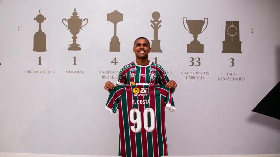 Douglas Costa fue presentado con Fluminense para reforzar el ataque del equipo de Río de Janeiro.