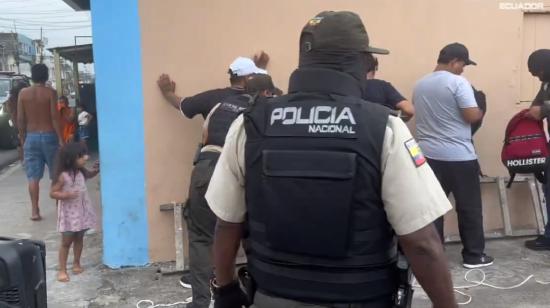 Operativo de la Policía Nacional en el distrito Portete, en Guayaquil.