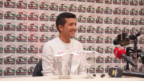 Richard Carapaz, en rueda de prensa en Riobamba previo al Campeonato Nacional de Ciclismo, este 31 de enero de 2024.