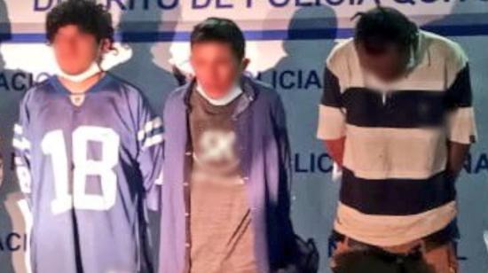 Los tres sujetos detenidos en Chilibulo (Quito), sospechosos de terrorismo, el 1 de febrero de 2024.