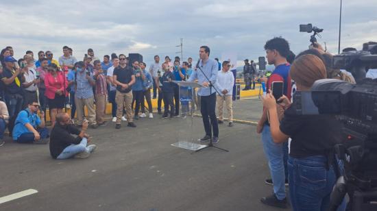 El ministro de Transporte y Obras Públicas, Iván Luque, en la entrega del puente de la via Manta-Colisa, en Manabí, el 1 de febrero de 2024.