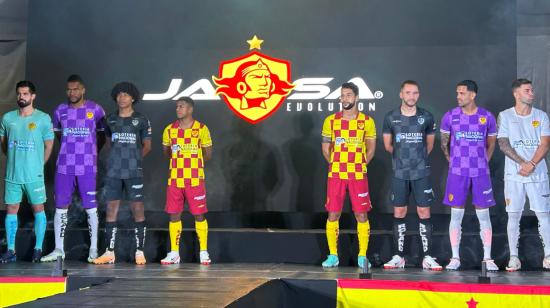 Estos son los uniformes que usará Sociedad Deportiva Aucas durante la temporada 2024.