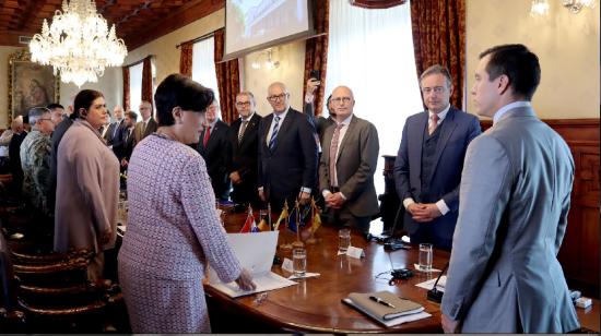 El presidente Daniel Noboa y la canciller, Gabriela Sommerfeld, recibieron a tres alcaldes europeos el 1 de febrero de 2024.