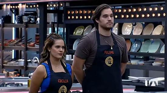 Cecilia Cascante y Felipe Carrera, en el reto de eliminación de MasterChef Celebrity Ecuador.