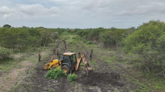 Pista clandestina en isla Puná destruida el 2 de febrero de 2024 por el Ejército.