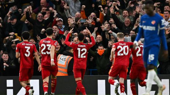 Jugadores del Wolverhampton celebrando su gol, 4 de febrero de 2024.