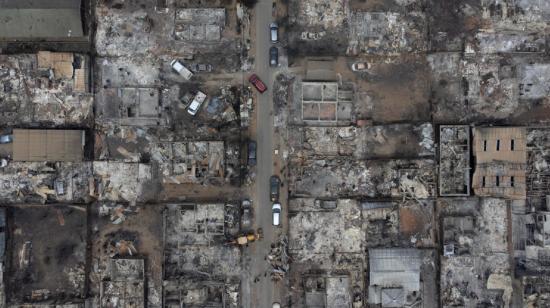 Fotografía aérea que muestra la devastación por los incendios en Achupallas, Región de Valparaíso (Chile).