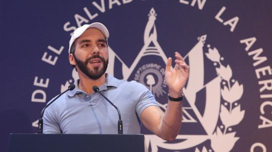 El presidente salvadoreño, Nayib Bukele, habla durante una conferencia de prensa.