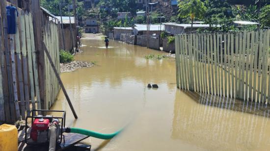 El barrio 'Tierra Prometida' en Atacames completamente inundado, el 4 de febrero de 2024.