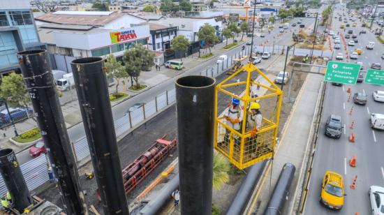 El paso a desnivel de la avenida de las Américas e Isidro Ayora inició su construcción en diciembre de 2023.