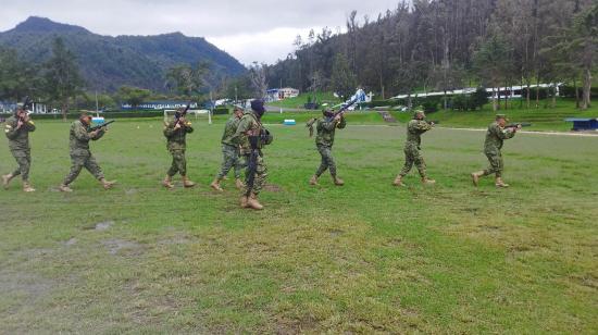 Militares se preparan para operativos contra delincuencia en un cuartel el 3 de febrero de 2023.