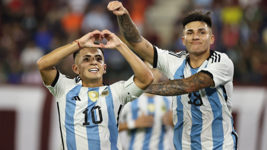 Los jugadores de Argentina celebran un gol ante Venezuela, en el Preolímpico, el 5 de febrero de 2023.