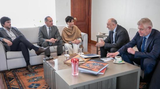 Reunión entre la canciller, Gabriela Sommerfeld, y el embajador de Rusia, Vladimir Sprinchan, el  5 de febrero de 2024.