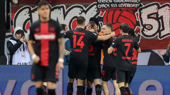 Los jugadores del Bayer Leverkusen celebra un gol ante Stuttgart, el 6 de febrero de 2024.