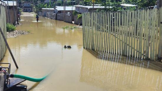 Un barrio de Atacamas, en Esmeraldas, afectado por una inundación el 3 de febrero de 2024, durante el Fenómeno de El Niño.