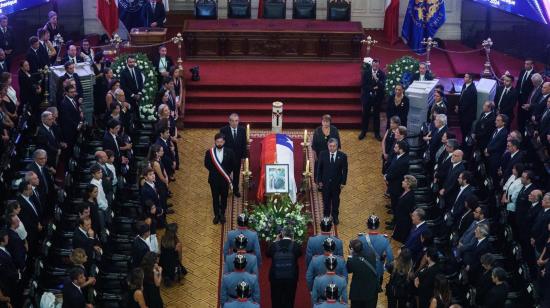 El funeral de Estado para Piñera culminó con la guardia de honor realizada por el presidente Gabriel Boric y los exmandatarios Michelle Bachelet y Eduardo Frei, además del presidente del Senado, Juan Antonio Coloma, el 9 de febrero de 2024. 