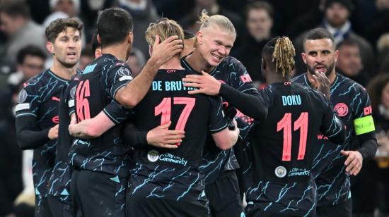 Los jugadores del Manchester City celebran durante el partido de ida de octavos de final de la Chamions entre el FC Copenhague y el Manchester City en Copenhague, Dinamarca, el 13 de febrero de 2024.