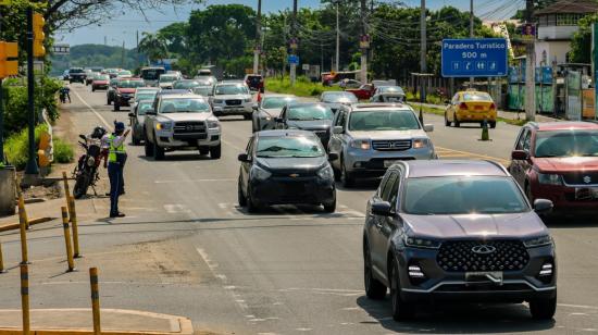 En el feriado, más de 146,000 vehículos salieron de Guayaquil hacia los balnearios de Guayas y Santa Elena.
