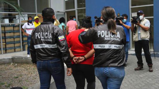 Una de las personas sentenciadas por la violación a una niña en Guayas, cuando fue detenida. 