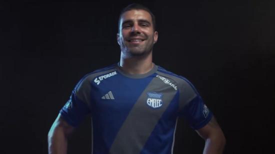 Esta es la camiseta oficial de Emelec para la temporada 2024.