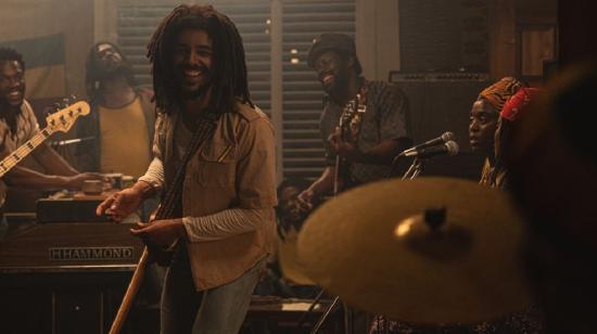 Kingsley Ben-Adir, en una escena de 'Bob Marley, la leyenda'.