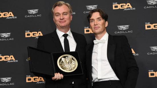 Christopher Nola y Cillian Murphy, ganadores a mejor director y mejor actor, respectivamente por la película Oppenheimer