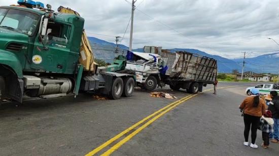 Camión tuvo accidente en vía Pelileo-Baños, el 19 de febrero de 2024.