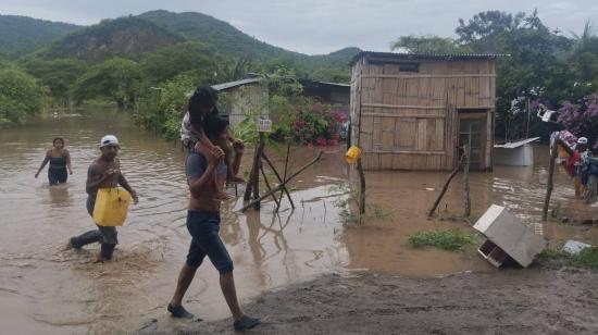 Desbordamiento del río Buena Vista en Puerto López, Manabí. 19 de febrero de 2024