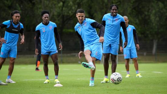 El delantero Alex Arce completó su primer entrenamiento con Liga de Quito este 21 de febrero de 2024.