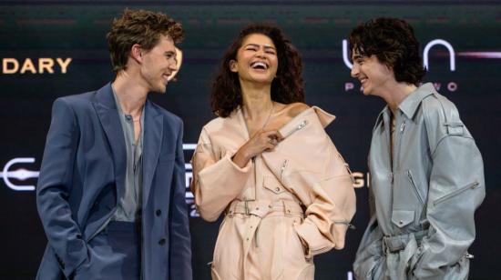 Austin Butler (izquierda), Zendaya y Timothee Chalamet, en una conferencia de prensa por el estreno de la película 'Dune: Part Two'.