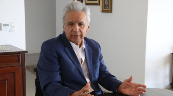 El expresidente de Ecuador Lenín Moreno (2017-2021) habla durante una entrevista con EFE el 21 de febrero de 2024 en Asunción (Paraguay). 