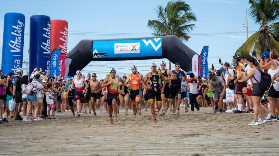 Participantes del triatlón Saludsa Xterra.